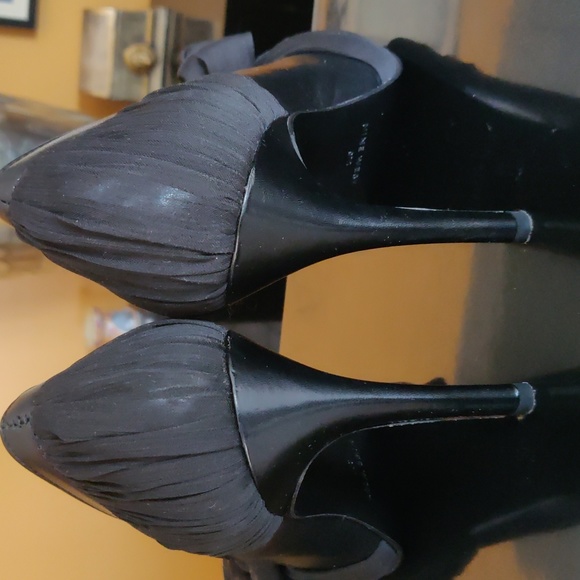 Nine West Black Pumps With Sheer Bow And Sheer Detail On Back Of Shoes - Picture 6 of 12